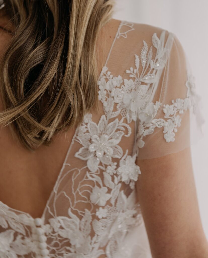 This is the kind of detail we just can't get enough of. Luella by House of Savin has it all!⁠⁠ | Feathers & Florence | Wedding Dress Preston